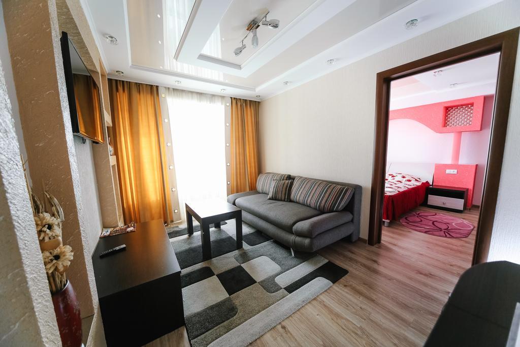 Sary Arka Hotel Pavlodar Buitenkant foto